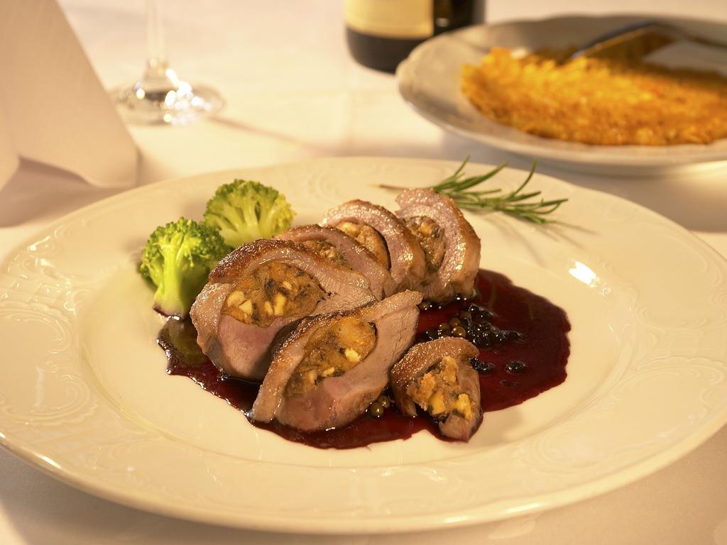 Gasthof Restaurant Buergerstueble แซงค์ตปีเทอร์ ภายนอก รูปภาพ