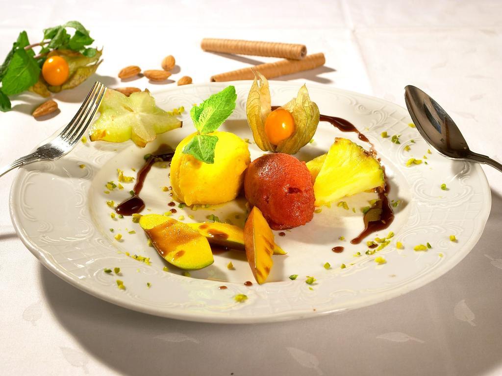 Gasthof Restaurant Buergerstueble แซงค์ตปีเทอร์ ภายนอก รูปภาพ