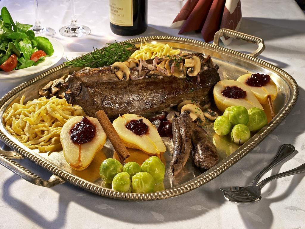 Gasthof Restaurant Buergerstueble แซงค์ตปีเทอร์ ภายนอก รูปภาพ