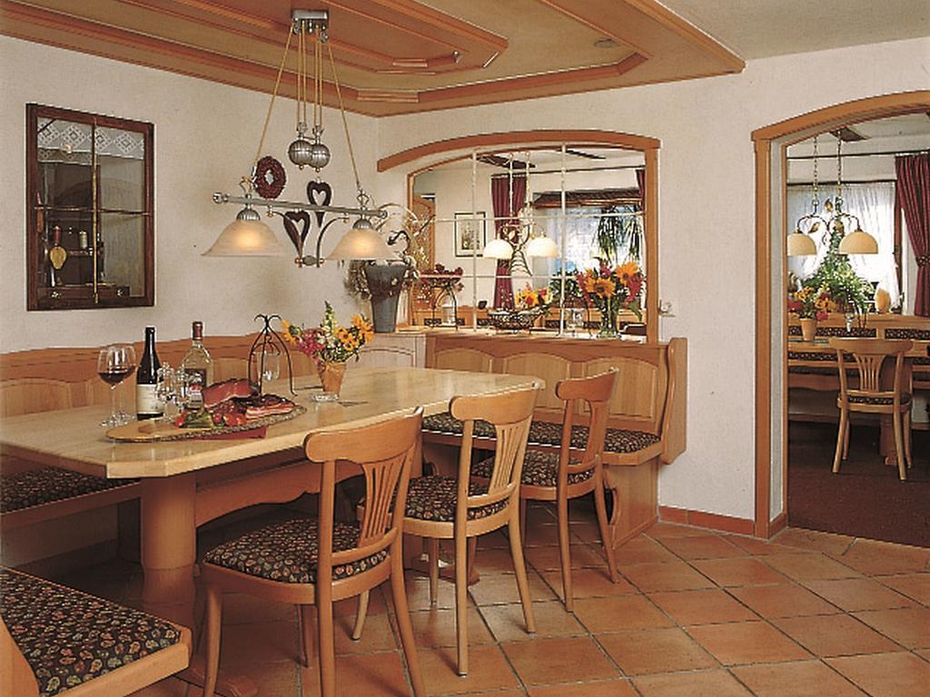 Gasthof Restaurant Buergerstueble แซงค์ตปีเทอร์ ภายนอก รูปภาพ