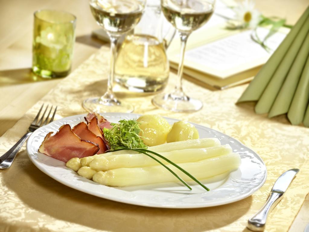 Gasthof Restaurant Buergerstueble แซงค์ตปีเทอร์ ภายนอก รูปภาพ