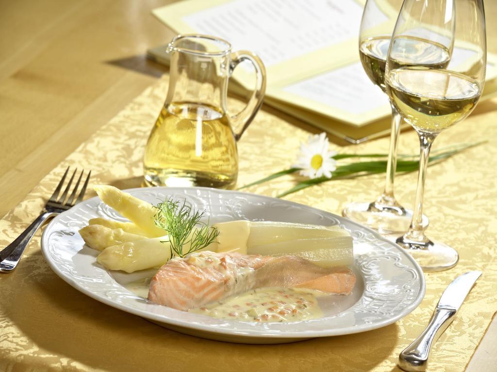 Gasthof Restaurant Buergerstueble แซงค์ตปีเทอร์ ภายนอก รูปภาพ